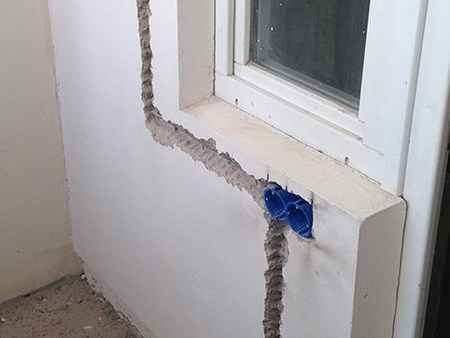 Как провести электричество на балкон